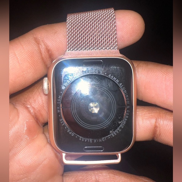 Apple Watch Series 5 44m - Picture 3 of 3